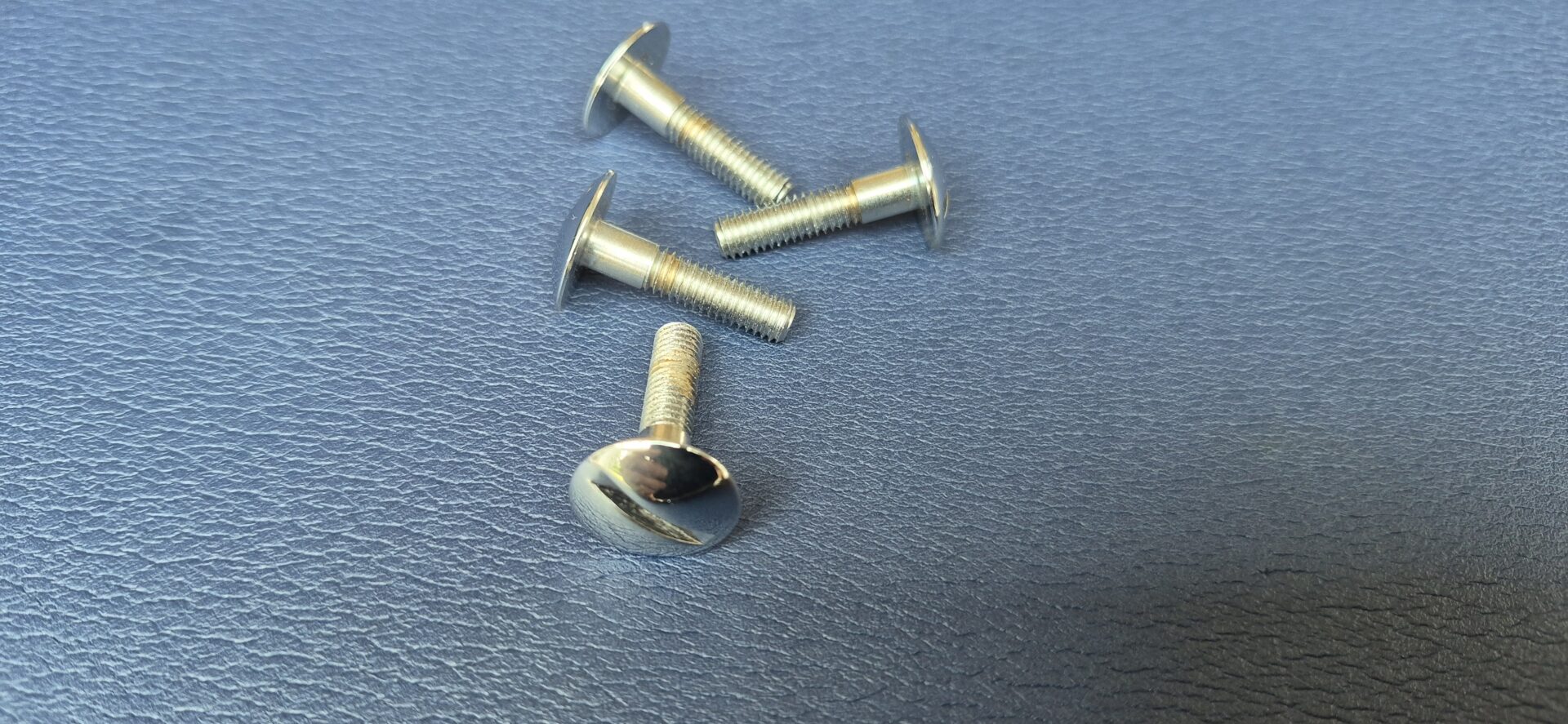 Fairing screw 90142MA3770 for RC & RD - Image 4